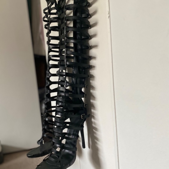 Shoes and boots - Picture 3 of 16